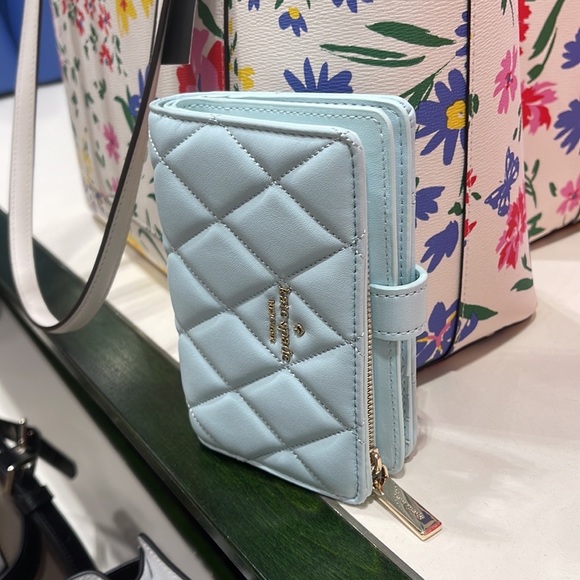 Kate Spade Carey Medium Compartment Bifold Wallet
COLOR: Turquoise
NWT - Picture 4 of 16